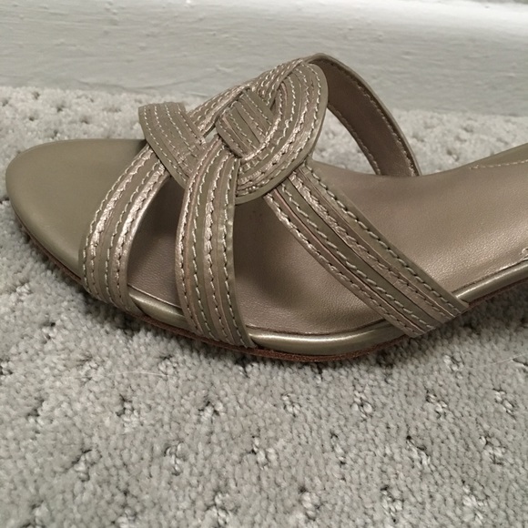 Cole Haan like new ‘Zelda’ slide in vintage silver - Picture 7 of 7